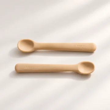 זוג כפיות סיליקון Mealtime בגוון טאופ