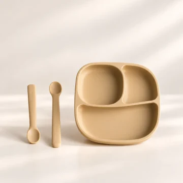 צלחת מחולקת להאכלה + זוג כפיות